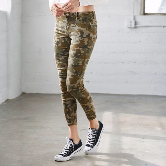 Kendall & Kylie Pants - Kendall + Kylie Camo Crops